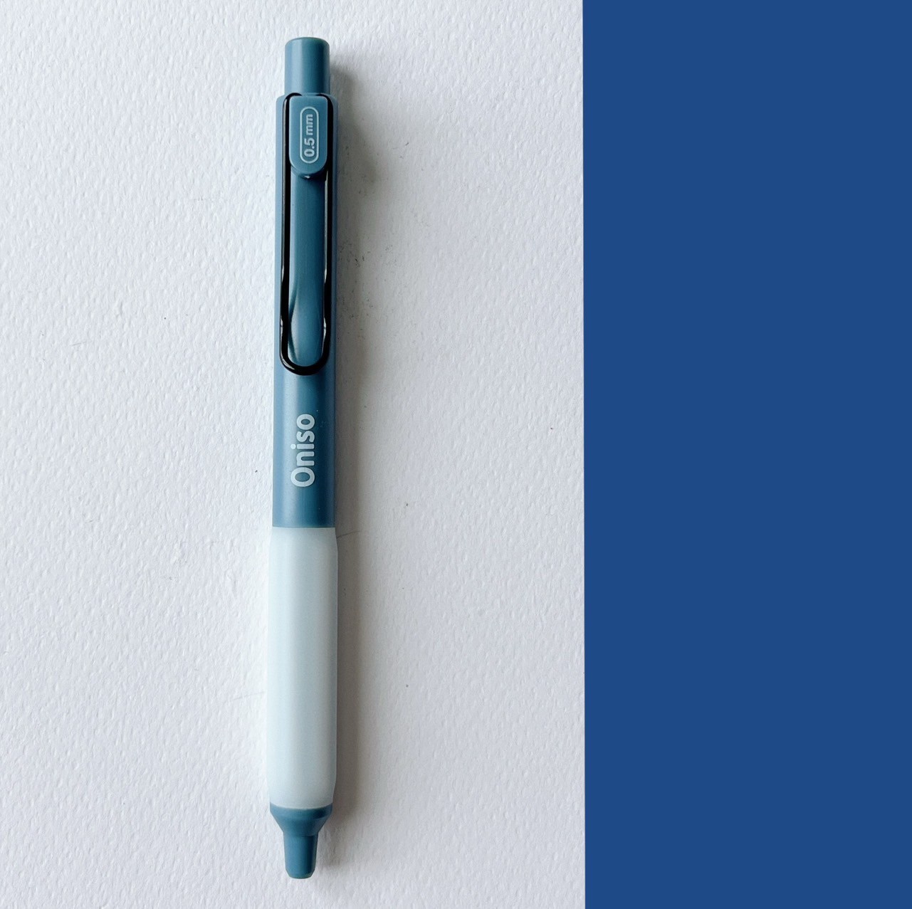 ปากกาเจลหัวลูกลื่น 2 ชั้น Oniso Gel Pen 0.5 MM ปากกาเจลแห้งไว รุ่น 9133 กับ Oniso Cosy
