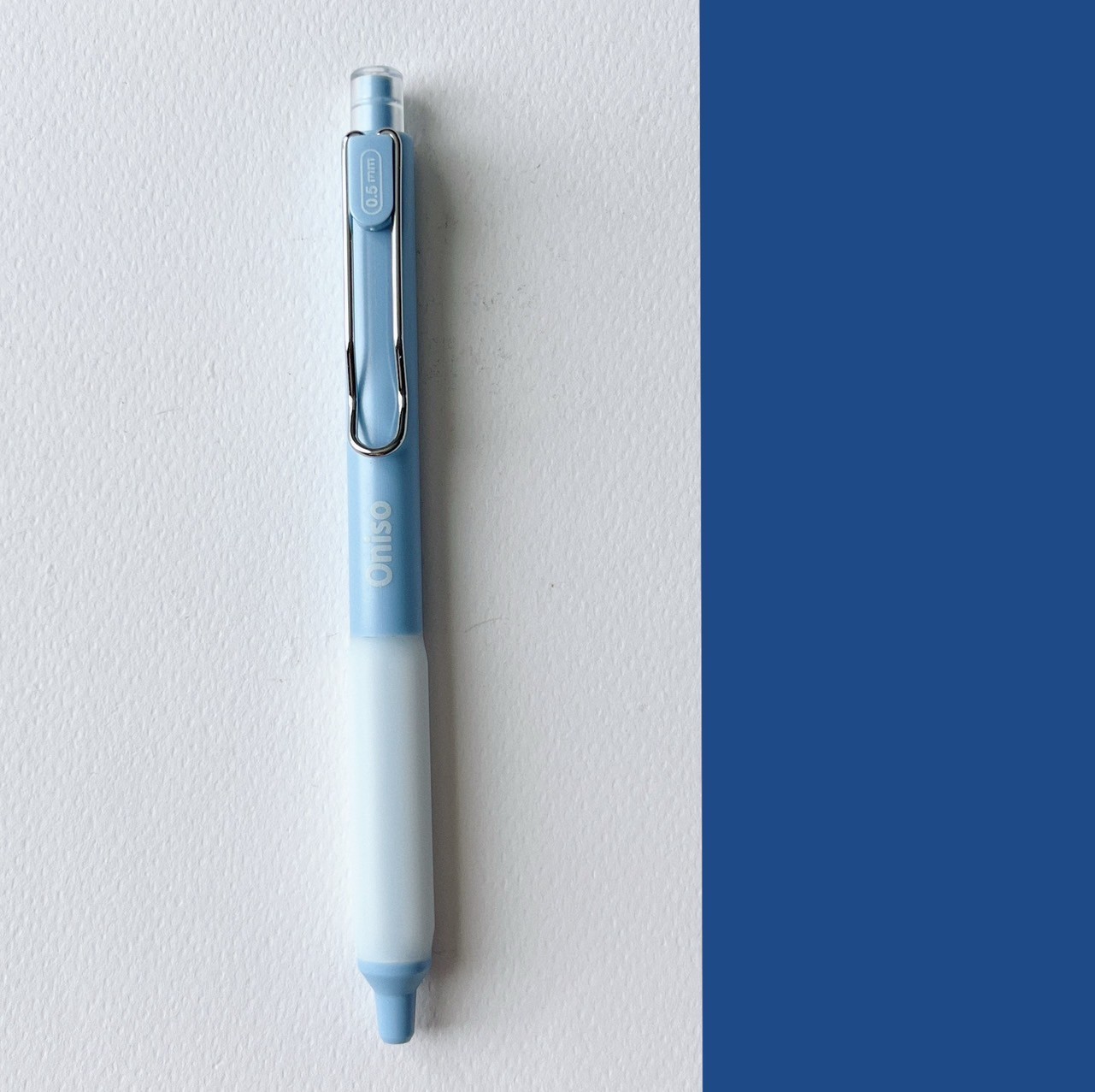 ปากกาเจลหัวลูกลื่น 2 ชั้น Oniso Gel Pen 0.5 MM ปากกาเจลแห้งไว รุ่น 9133 กับ Oniso Cosy