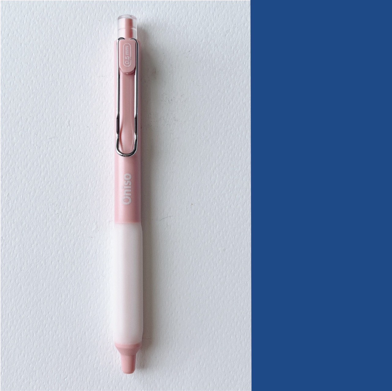 ปากกาเจลหัวลูกลื่น 2 ชั้น Oniso Gel Pen 0.5 MM ปากกาเจลแห้งไว รุ่น 9133 กับ Oniso Cosy